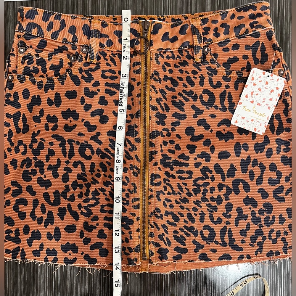 Free People NWT Leopard Print Frayed Hem Front Zip Mini Denim Skirt Size XS - Picture 13 of 14